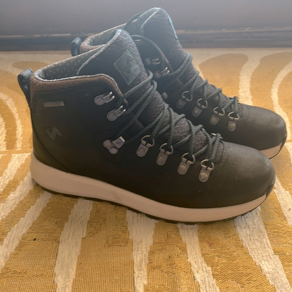 Forsake women’s hiking boots size 7.5